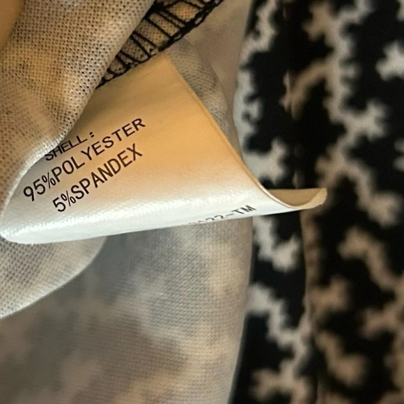 Melloday black white Shirt keyhole women’s size large - Picture 8 of 8